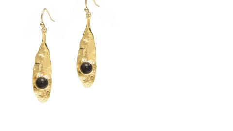 products/gold_leaf_earrings_with_black.jpg